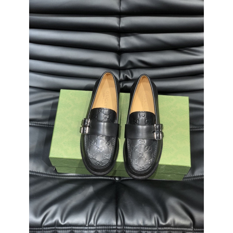 G*u*i leather shoes